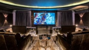 Leia mais sobre o artigo Qual a diferença entre Home Theater e Home Cinema?