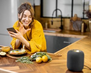 Leia mais sobre o artigo Alexa, ligar luzes! Benefícios das assistentes de voz